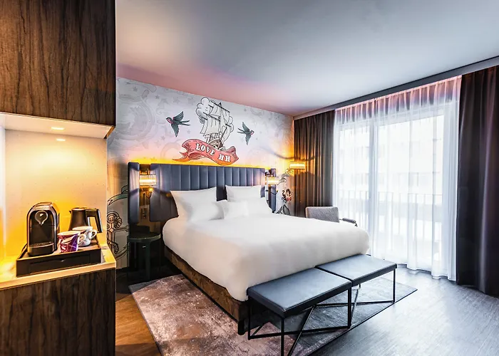 Nyx Hotel *